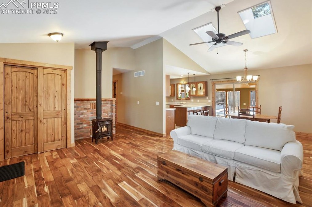 251 Gunnison Ave, Woodland Park CO 80863-1362 exterior