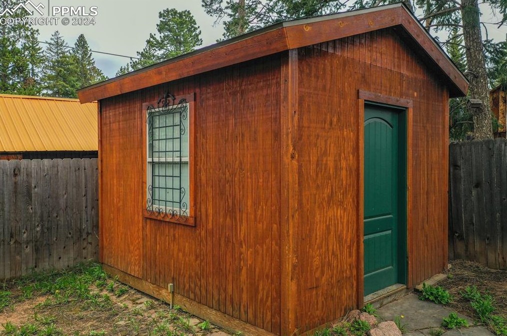 251 Gunnison Ave, Woodland Park CO 80863-1362 exterior