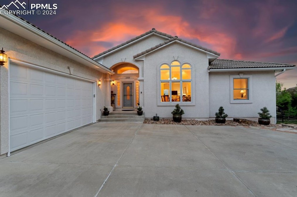 4212 Muirfield Rd, Pueblo, CO 81001-1160
