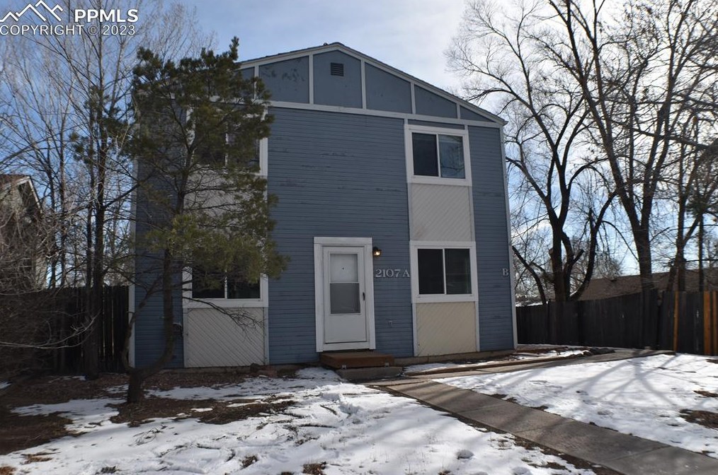 2107 Chestnut St, Colorado Springs CO 80907-6612 exterior