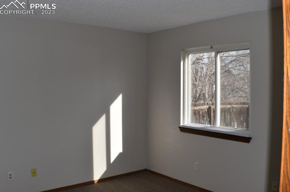 2107 Chestnut St, Colorado Springs CO 80907-6612 exterior