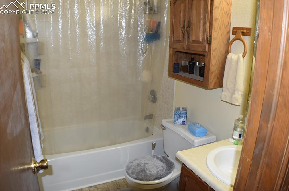 2107 Chestnut St, Colorado Springs CO 80907-6612 exterior