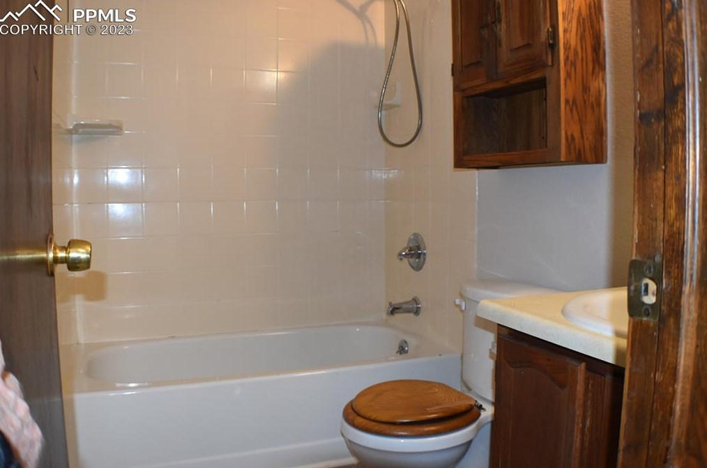 2107 Chestnut St, Colorado Springs CO 80907-6612 exterior