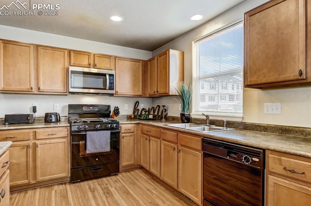 2048 Babbling Strm Hts, Colorado Springs CO 80910-3018 exterior