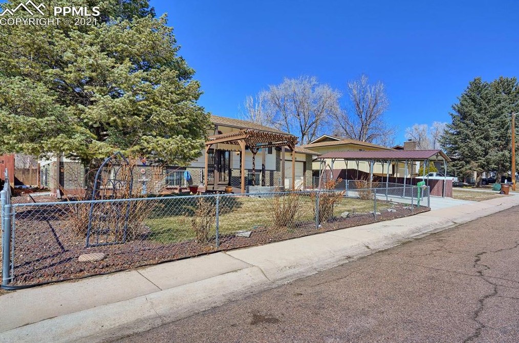 618 Bickley St, Colorado Springs, CO 80911-2507