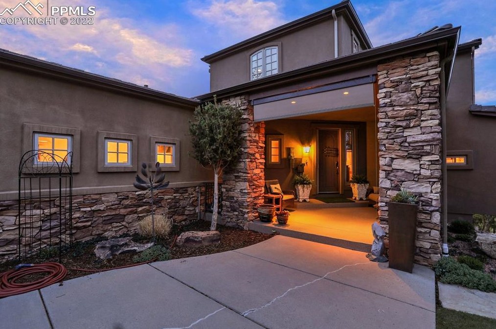 948 Manor Gate Pt, Colorado Springs, CO 80906-8645