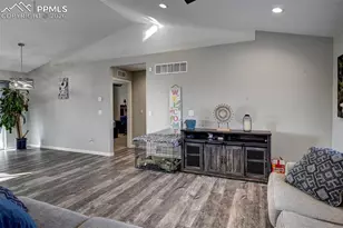 40 E Lyons Dr, Pueblo, CO 81007 - Photo 6