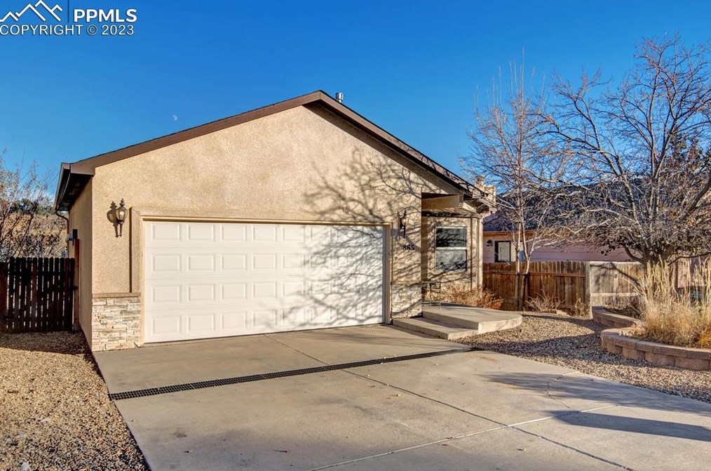 865 Columbine Ave, Colorado Springs, CO 80904-2782