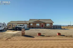 463 N Desert Cove Dr, Pueblo, CO 81007 - Photo 1