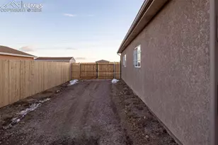 758 E Woodleaf Dr, Pueblo, CO 81007 - Photo 32