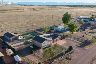 758 E Woodleaf Dr, Pueblo, CO 81007 - Photo 2