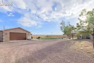758 E Woodleaf Dr, Pueblo, CO 81007 - Photo 10