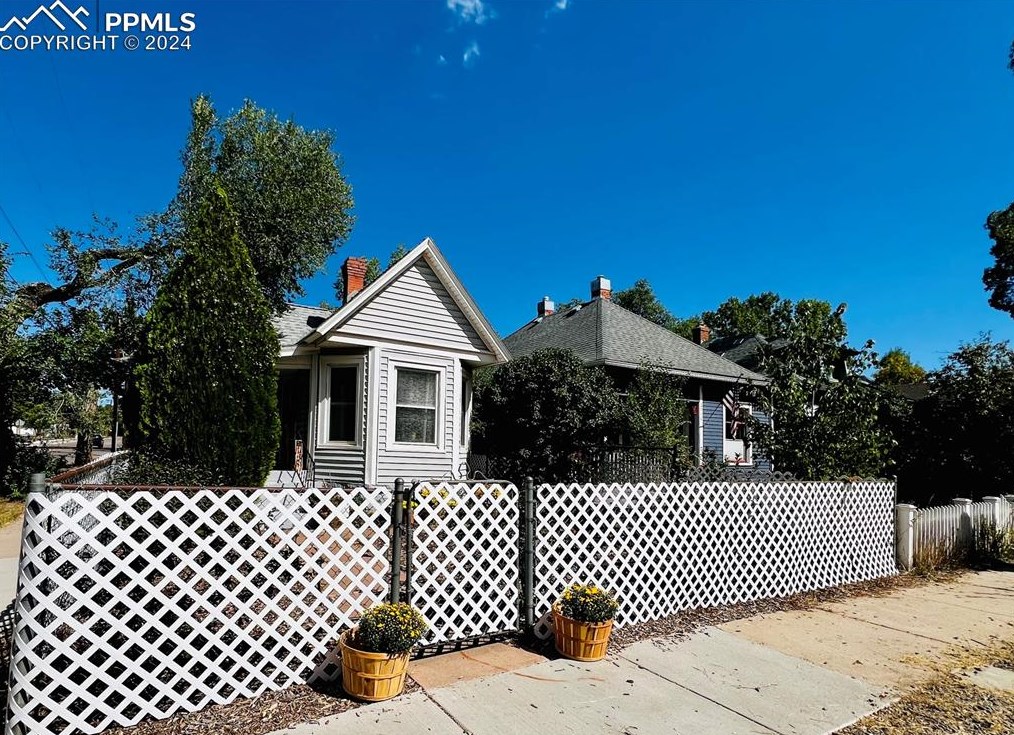 2932 Kiowa St, Colorado Springs CO 80904-2424 exterior