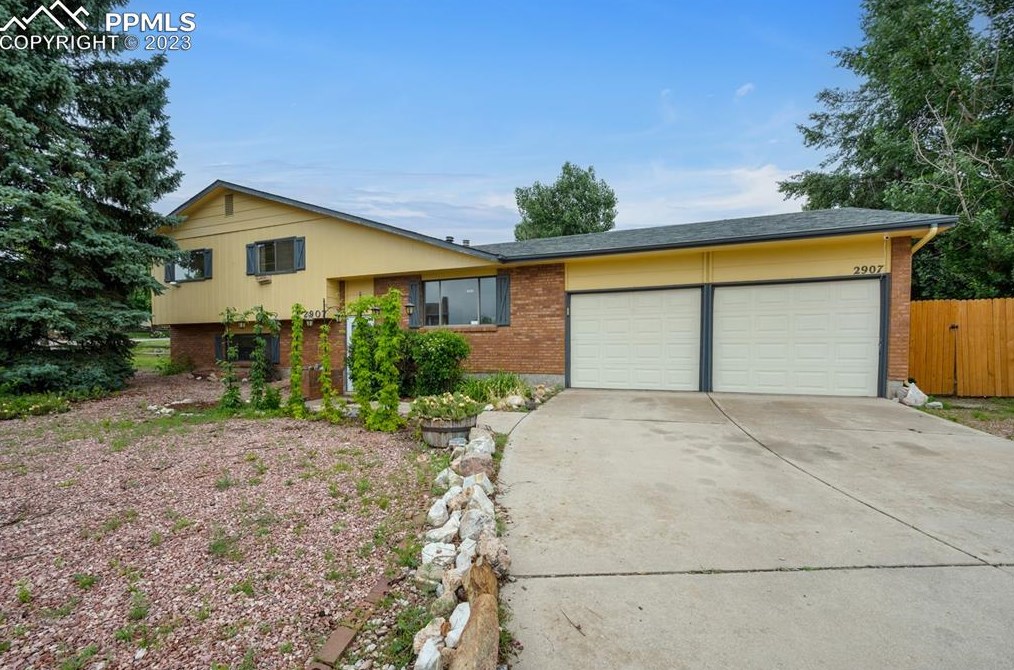 2907 Roche Dr, Colorado Springs, CO 80918-1735
