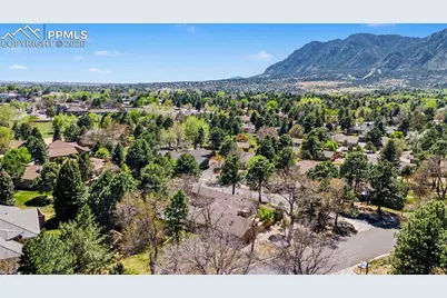 2725 Fox Grove Court, Colorado Springs, CO 80906 - Photo 4