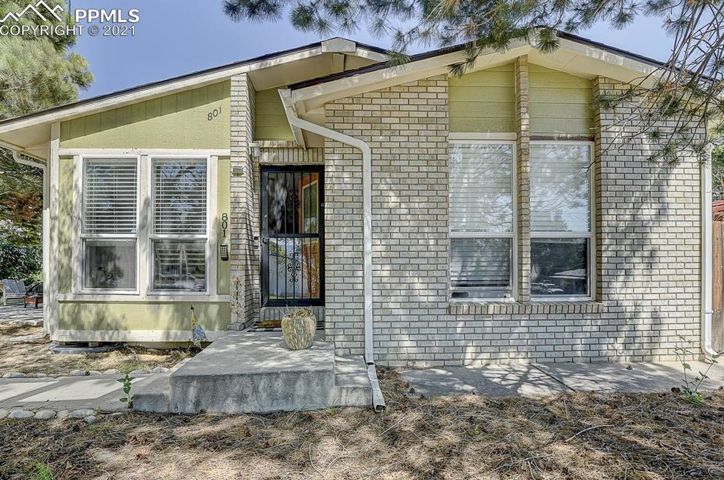 309 Comanche Village Dr, Fountain, CO 80817-1672