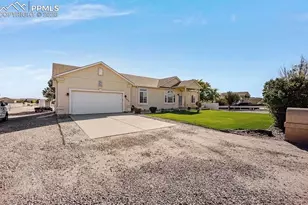 1036 S Los Charros Dr, Pueblo, CO 81007 - Photo 2