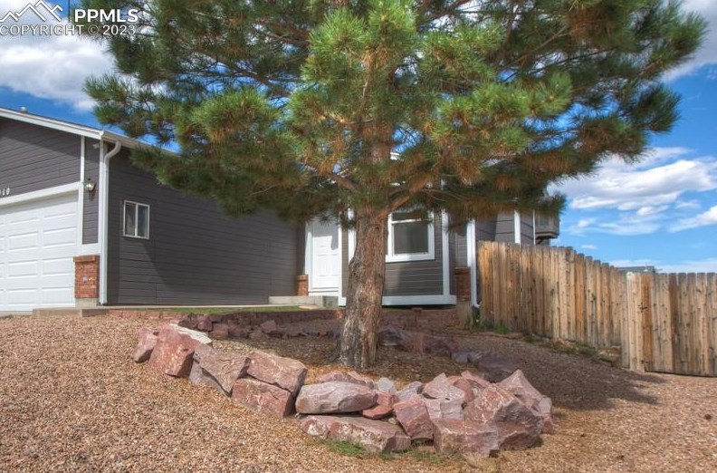 910 Lords Hill Dr, Fountain, CO 80817-4699