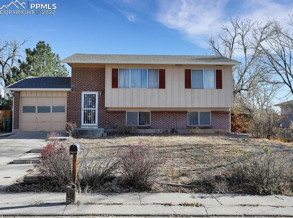 1375 Luna Dr, Fountain, CO 80817-1020