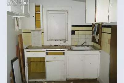 626 W Adams Avenue, Pueblo, CO 81004 - Photo 6