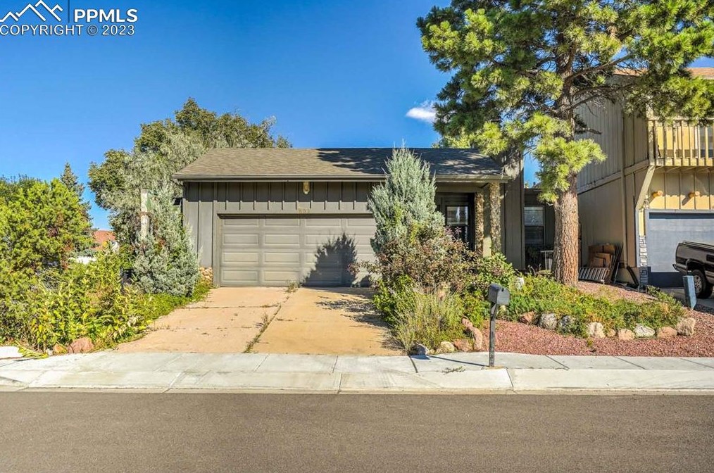 802 San Gabriel Pl, Colorado Springs, CO 80906-4913