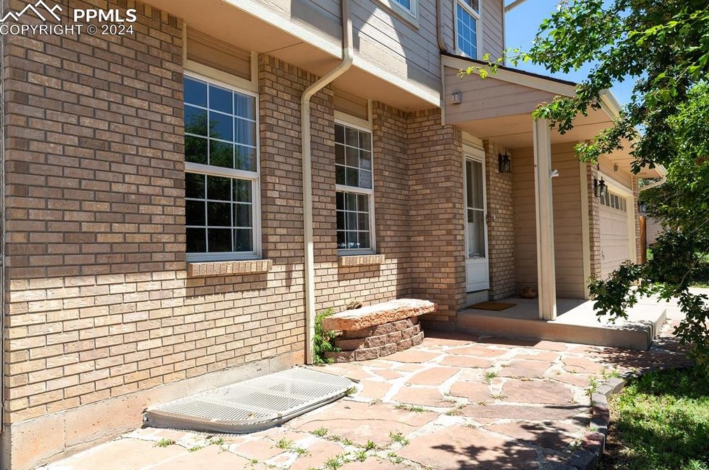 5686 Kingsboro Dr, Colorado Springs, CO 80911-3852