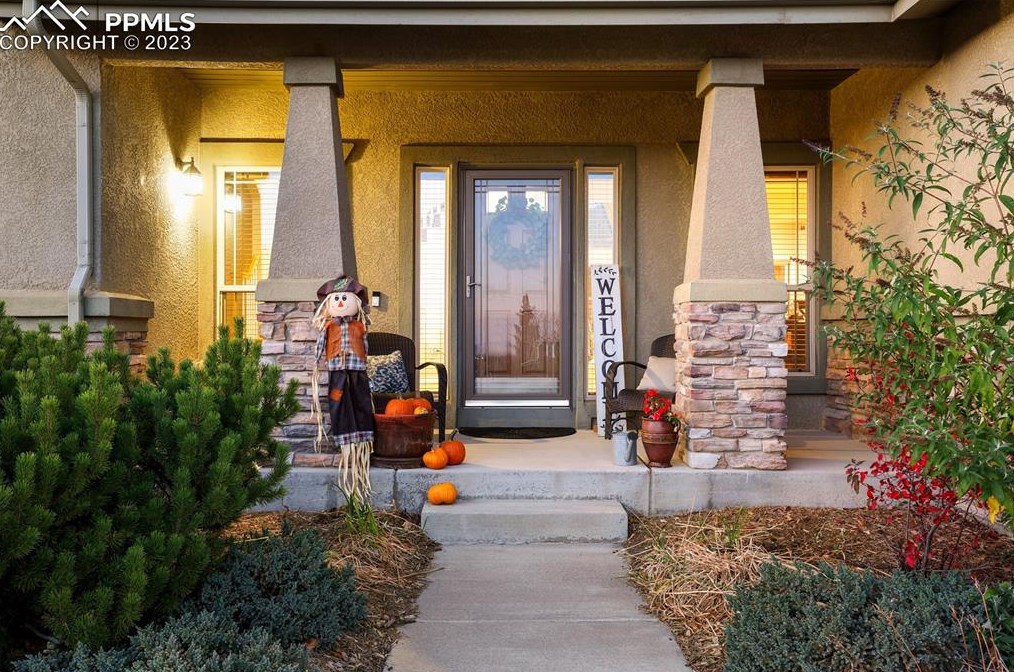 1392 Oakmont Dr, Colorado Springs, CO 80921-3751