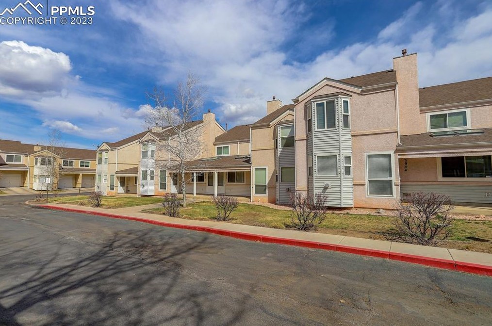 3944 Aspen Leaf Pt, Colorado Springs, CO 80917-5400
