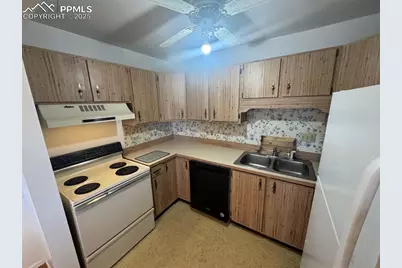 434 Valley Hi Circle #B24, Colorado Springs, CO 80910 - Photo 8