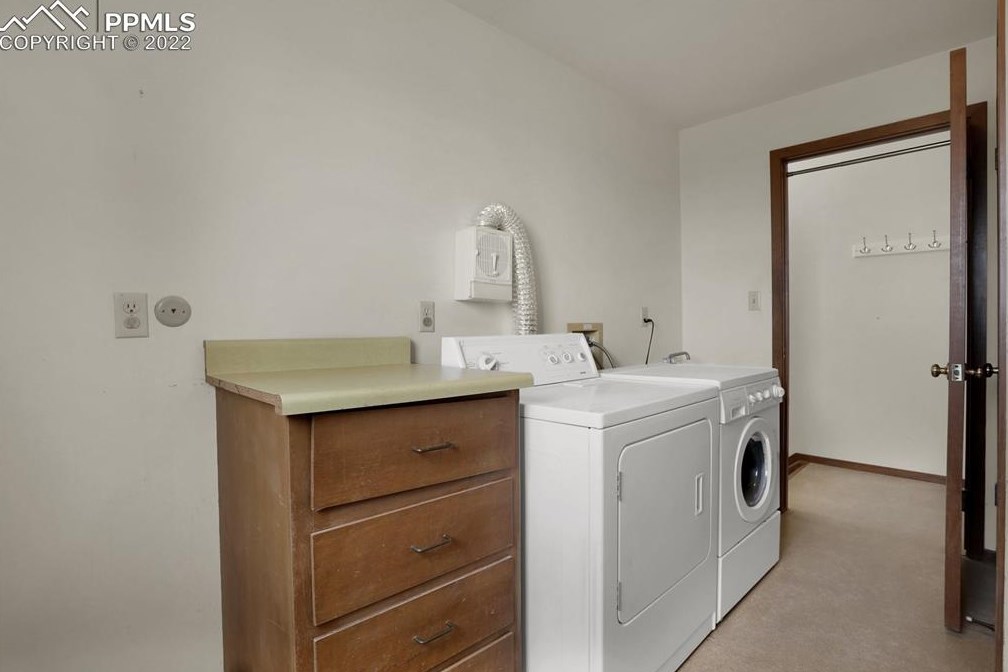 1610 Gold Camp Rd, Colorado Springs CO 80906-5817 exterior