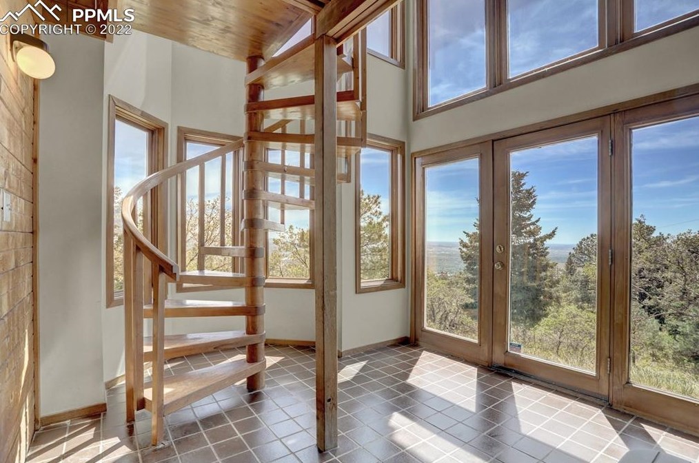 1610 Gold Camp Rd, Colorado Springs CO 80906-5817 exterior