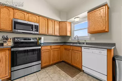 965 N Cimarron Drive, Pueblo, CO 81007 - Photo 6