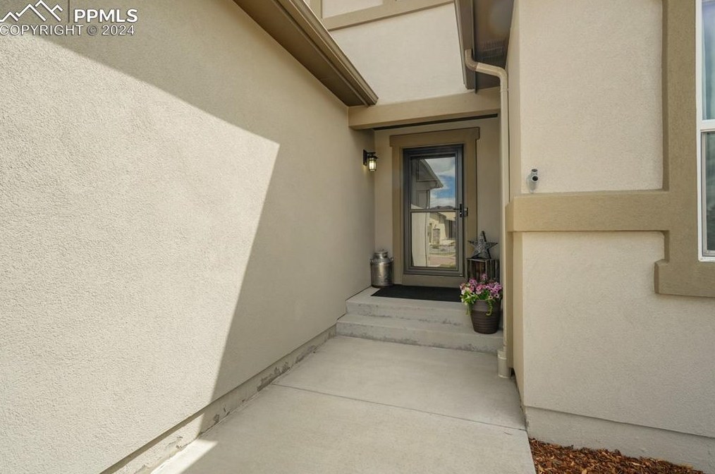 7028 Cumbre Vista Way, Colorado Springs, CO 80924-6028