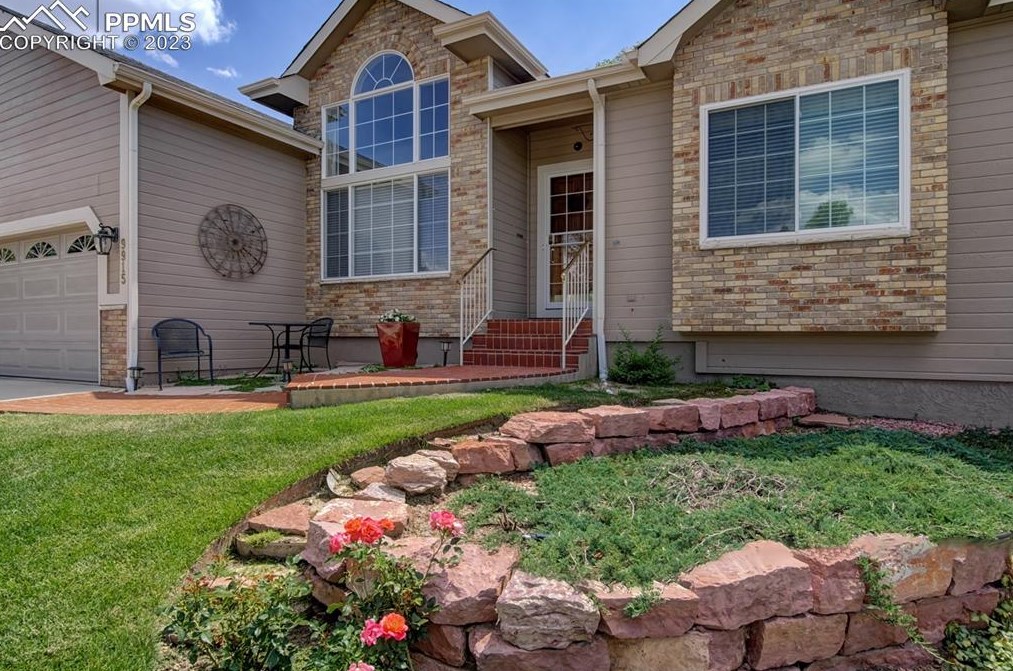 9915 Pleasanton Dr, Colorado Springs, CO 80920-1452