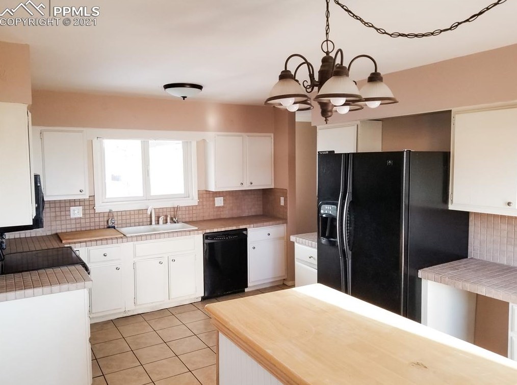 1014 Fosdick Dr, Colorado Springs CO  80909-6978 exterior