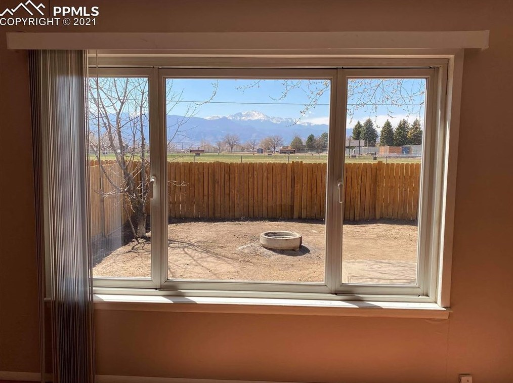1014 Fosdick Dr, Colorado Springs, CO 80909-6978