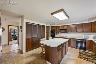 360 Blue Windsor Ln, Colorado Springs, CO 80906 - Photo 10