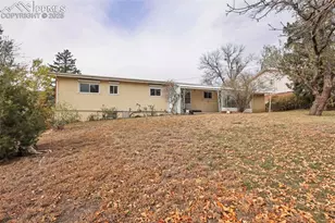 609 Crestridge Ave, Colorado Springs, CO 80906 - Photo 2