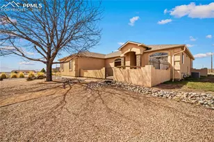 1225 N Parkridge Dr, Pueblo, CO 81007 - Photo 1