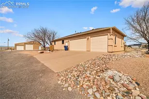 1225 N Parkridge Dr, Pueblo, CO 81007 - Photo 2