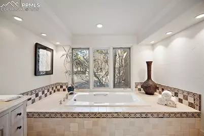 1425 W Cheyenne Mountain Boulevard, Colorado Springs, CO 80906 - Photo 22