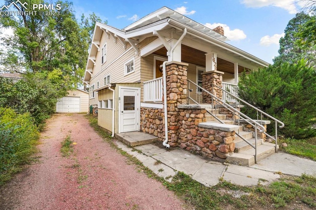 1628 Kiowa St, Colorado Springs, CO 80909-5617