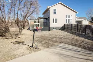 473 S Hook Ct, Pueblo, CO 81007 - Photo 4