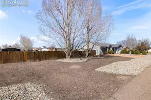735 S Sterling Dr, Pueblo, CO 81007 - Photo 2