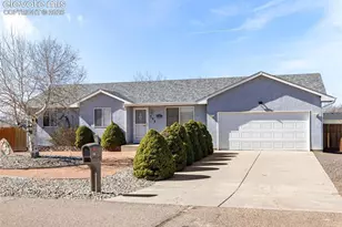 735 S Sterling Dr, Pueblo, CO 81007 - Photo 2