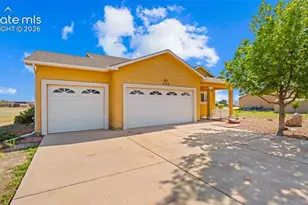 1133 E Ivanhoe Dr, Pueblo, CO 81007 - Photo 2