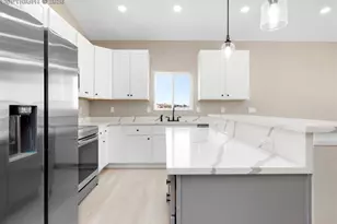 981 E Waverly Dr, Pueblo West, CO 81007 - Photo 8