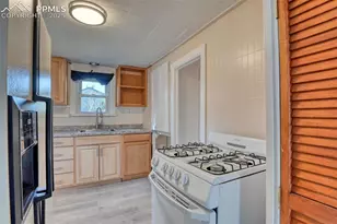 27 Bonfoy Ave, Colorado Springs, CO 80909 - Photo 28