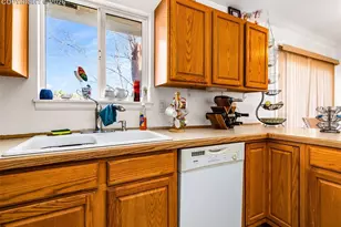 734 S Legend Ln, Pueblo, CO 81007 - Photo 10