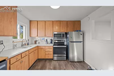 946 Hutchinson Drive, Colorado Springs, CO 80910 - Photo 8